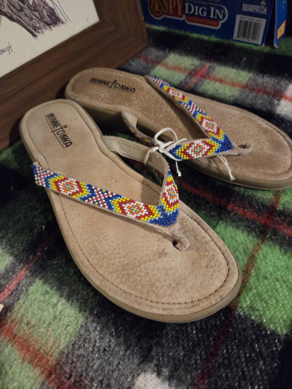 Sandals MINNETONKA BEADED MOCCASSIN STYLE THONG LEATHER WEDGE SANDALS LADIES 8